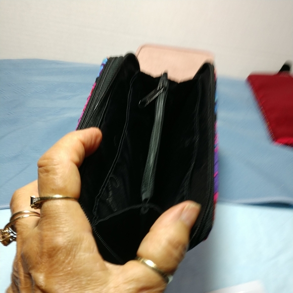 SOLD ❤🆕💖Vera Bradley All In One Crossbody For iphone 6+ Floral Fiesta - Picture 7 of 14